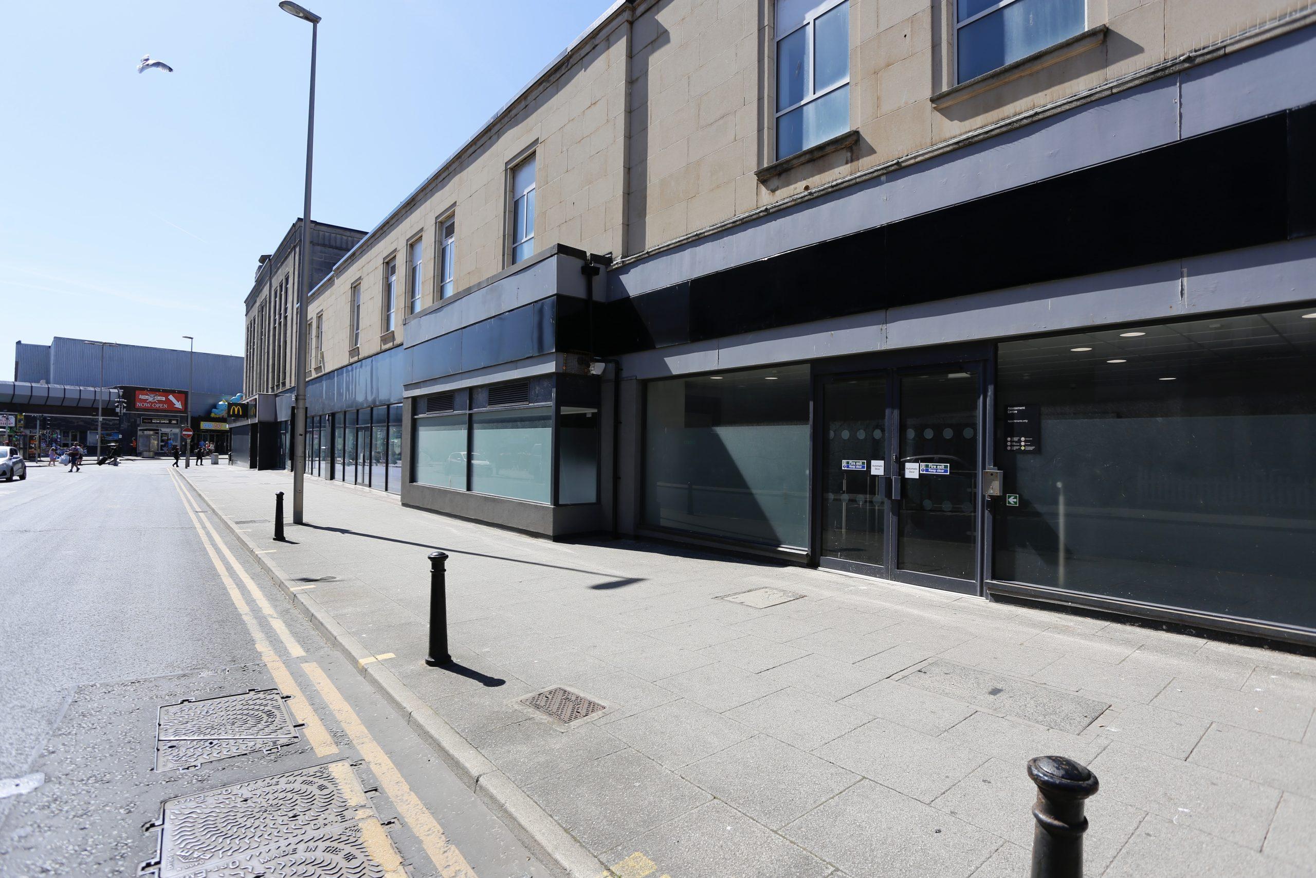 4210CA51-2A5A-49A9-B760-EA341B1F250F_1_201_a Shops with newly completed construction